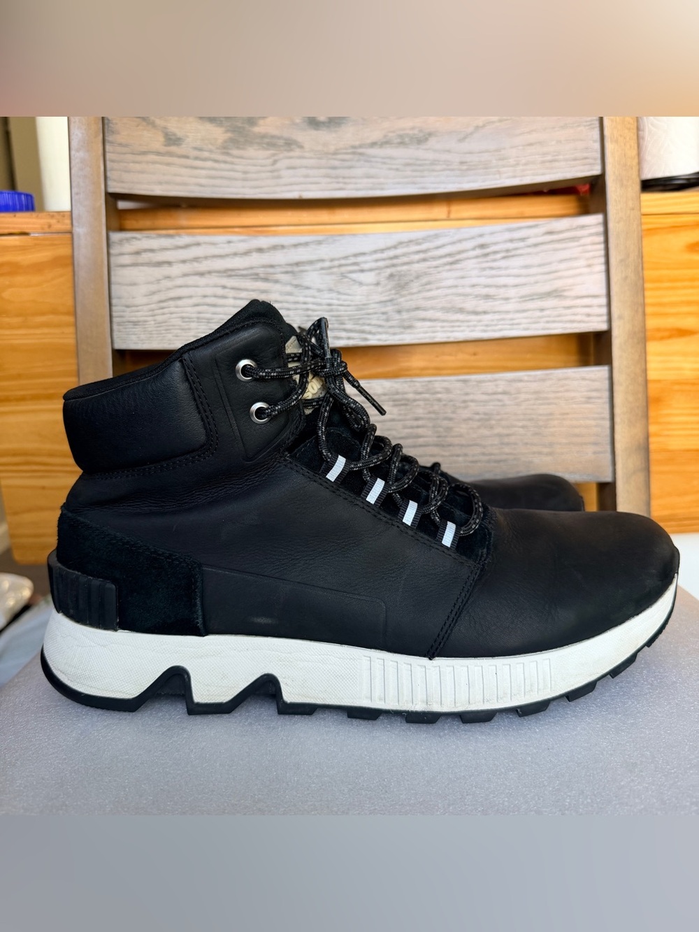 Sorel Men's Mac Hill Mid Waterproof Sneaker Boots size 13 black and white